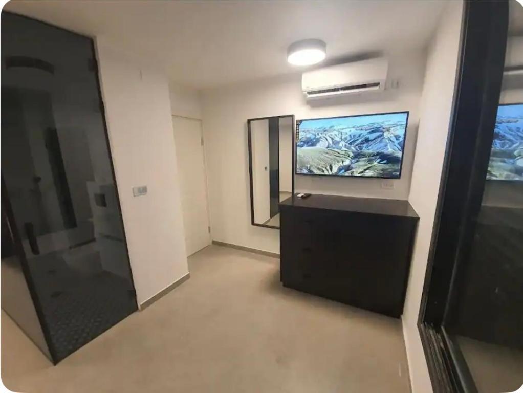 Ryo 11 דירת נופש חדשה על חוף הים נוף לים Apartment Bat Yam Luaran gambar